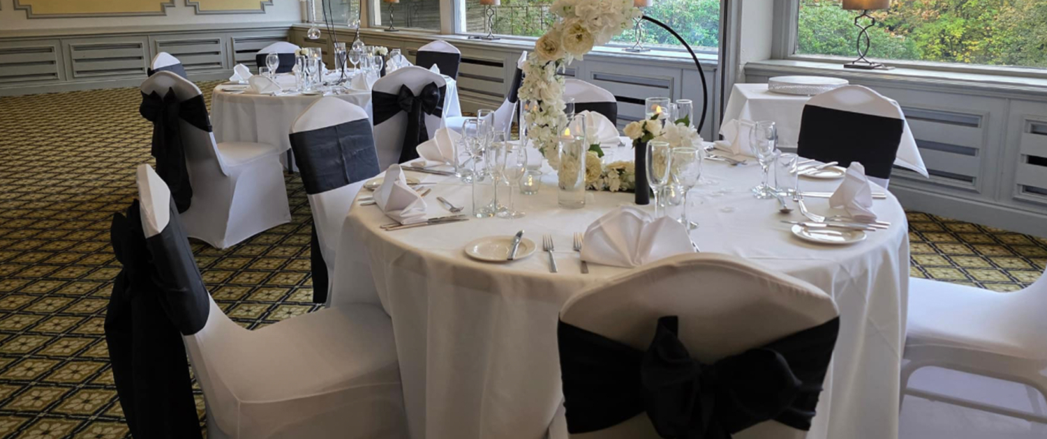 Black, White & Ivory Table Cloths 1